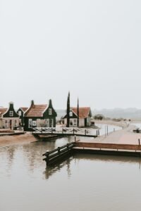 A boat dock with houses on the water