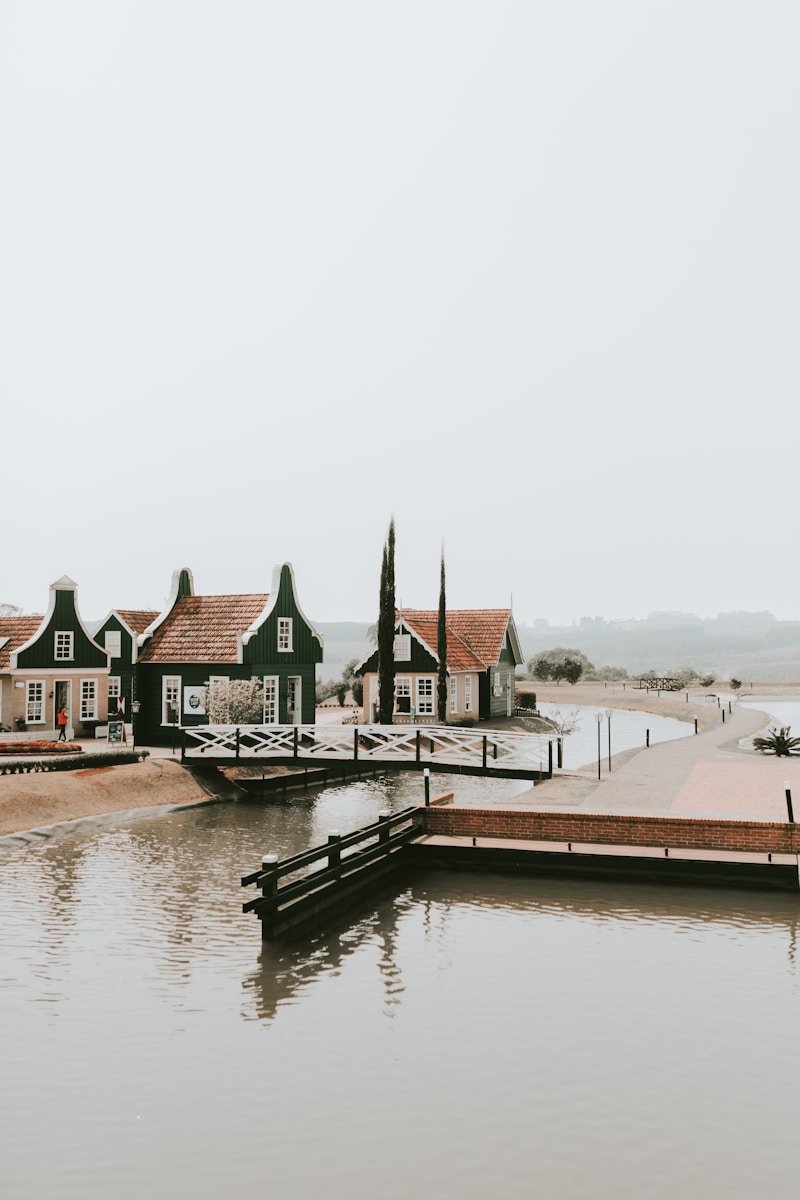 A boat dock with houses on the water